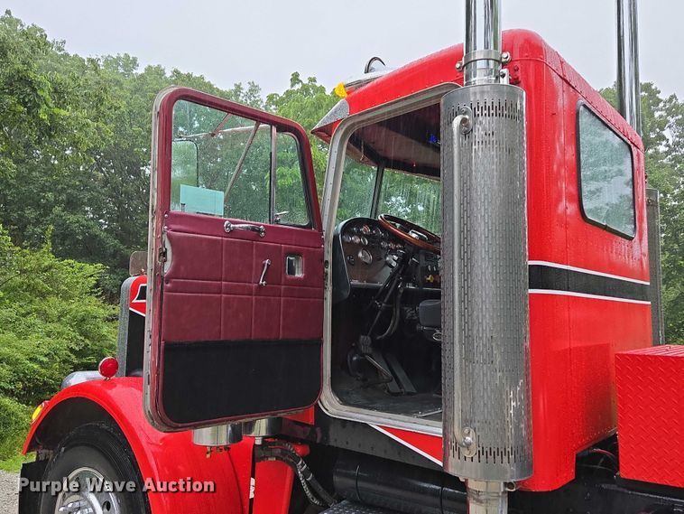 image for item ED2085 1978 Peterbilt 359-S semi truck