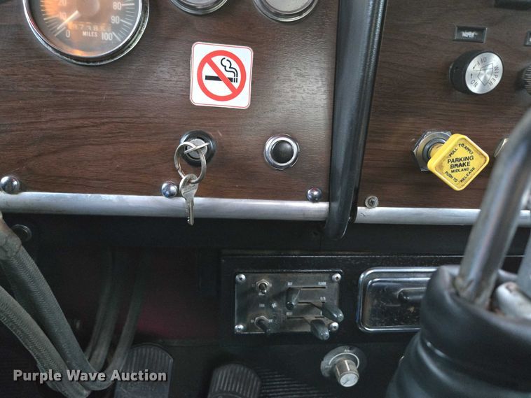 image for item ED2085 1978 Peterbilt 359-S semi truck