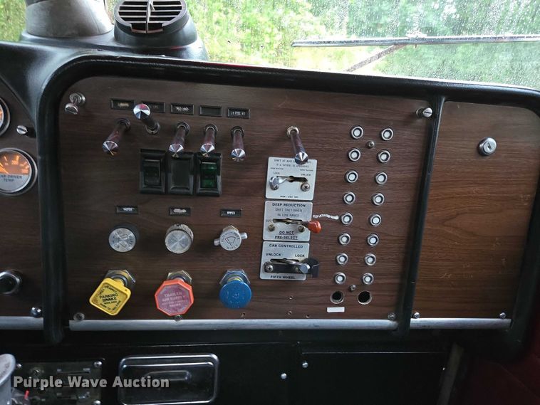 image for item ED2085 1978 Peterbilt 359-S semi truck