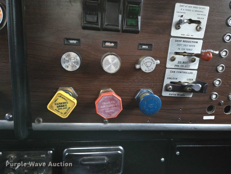 image for item ED2085 1978 Peterbilt 359-S semi truck