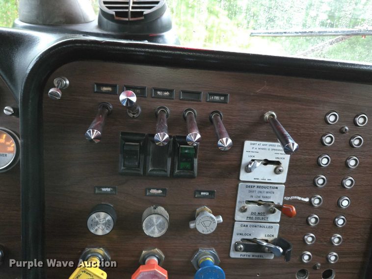 image for item ED2085 1978 Peterbilt 359-S semi truck