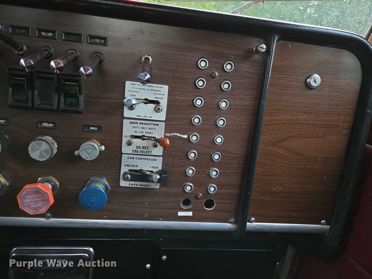 image for item ED2085 1978 Peterbilt 359-S semi truck