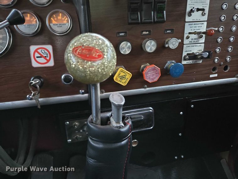 image for item ED2085 1978 Peterbilt 359-S semi truck