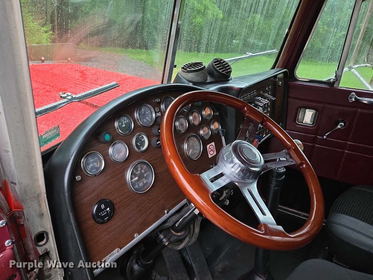 image for item ED2085 1978 Peterbilt 359-S semi truck