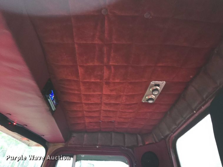 image for item ED2085 1978 Peterbilt 359-S semi truck