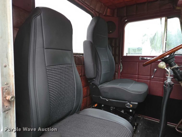 image for item ED2085 1978 Peterbilt 359-S semi truck