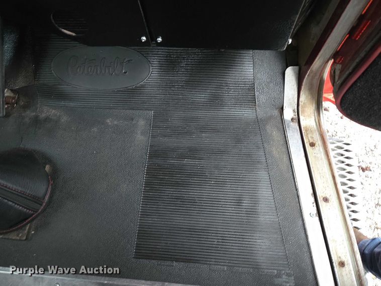 image for item ED2085 1978 Peterbilt 359-S semi truck