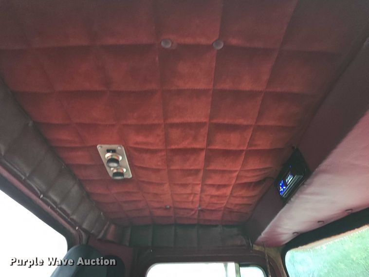 image for item ED2085 1978 Peterbilt 359-S semi truck