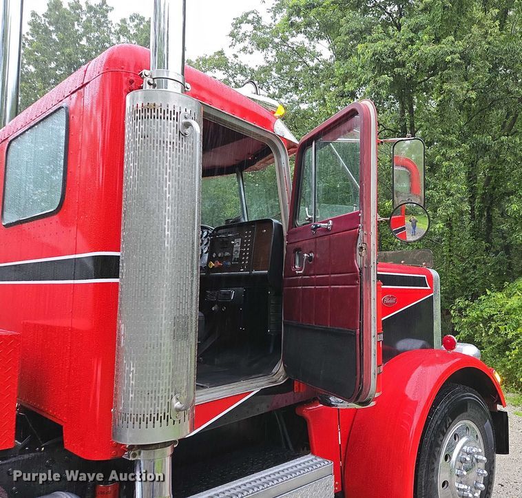 image for item ED2085 1978 Peterbilt 359-S semi truck