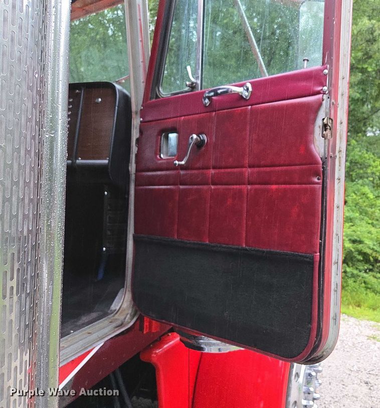 image for item ED2085 1978 Peterbilt 359-S semi truck