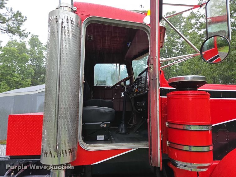 image for item ED2085 1978 Peterbilt 359-S semi truck