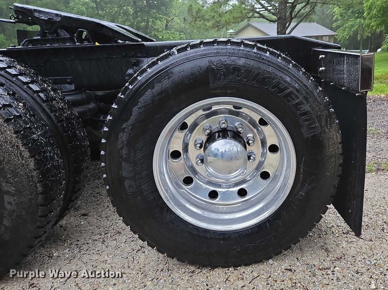 image for item ED2085 1978 Peterbilt 359-S semi truck