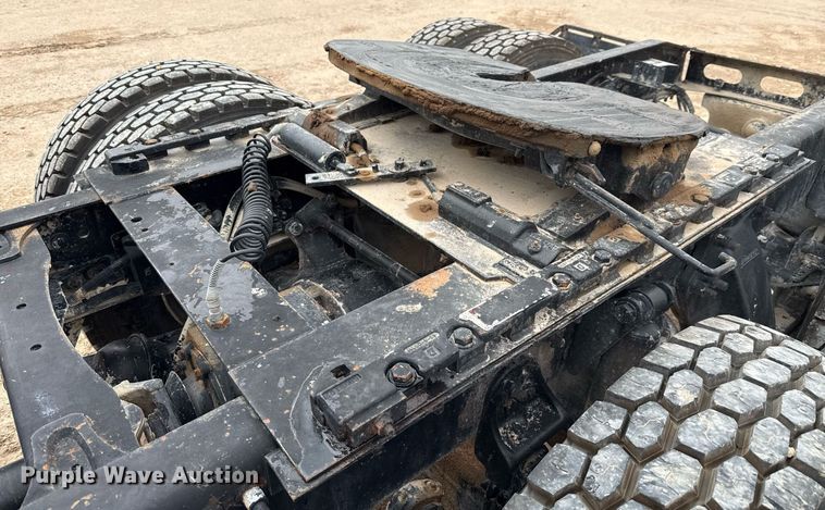 image for item ED5678 2004 Freightliner Columbia semi truck