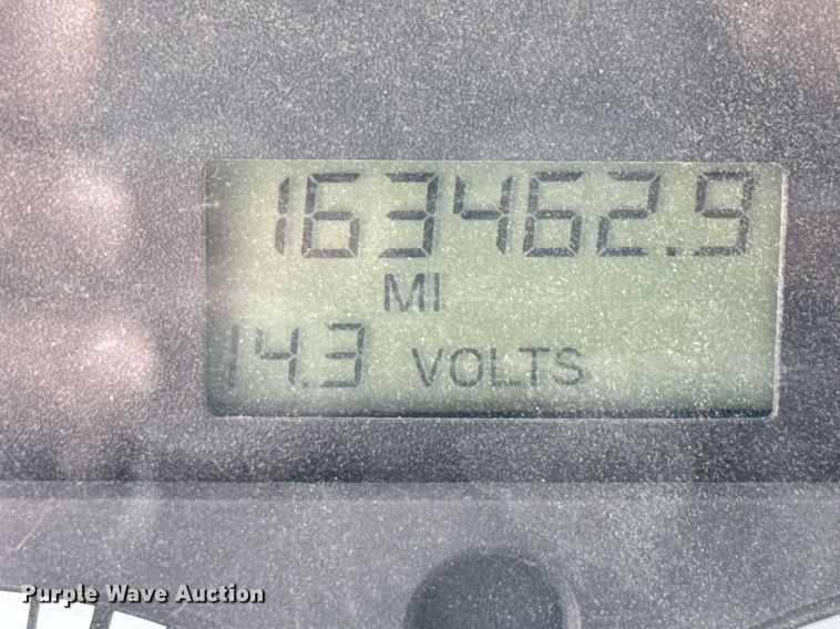 image for item ED5678 2004 Freightliner Columbia semi truck