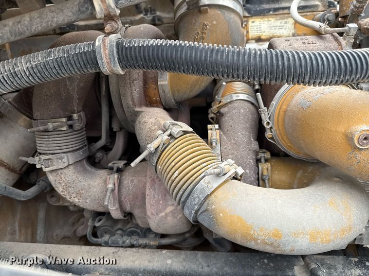 image for item ED5678 2004 Freightliner Columbia semi truck