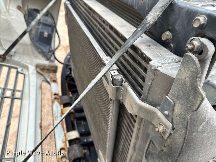 image for item ED5678 2004 Freightliner Columbia semi truck