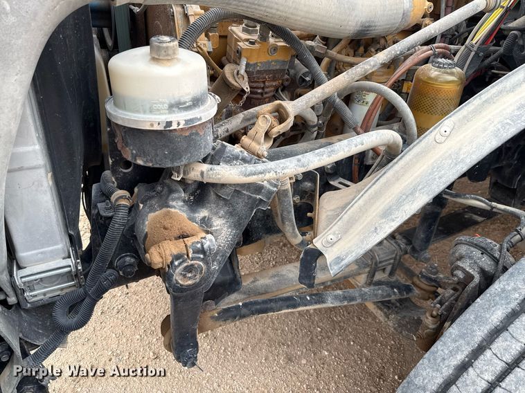 image for item ED5678 2004 Freightliner Columbia semi truck