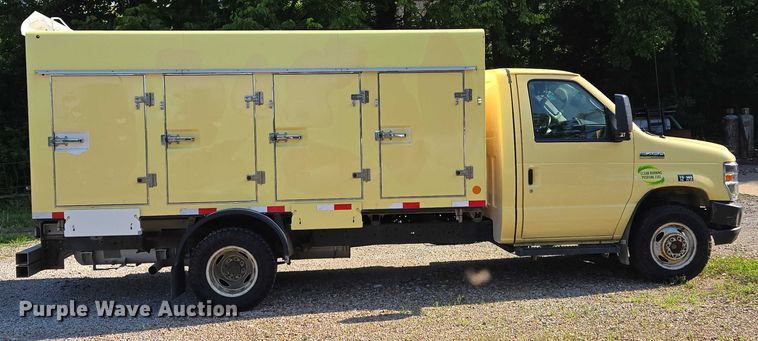 image for item EF1492 2019 Ford E450 Super Duty refrigerated delivery truck