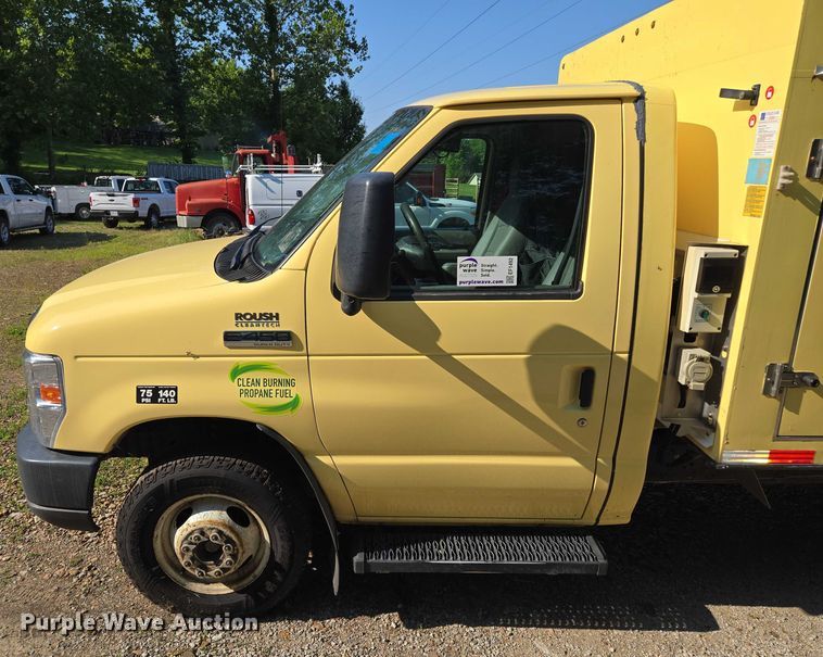 image for item EF1492 2019 Ford E450 Super Duty refrigerated delivery truck