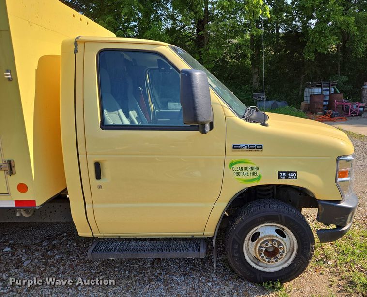 image for item EF1492 2019 Ford E450 Super Duty refrigerated delivery truck