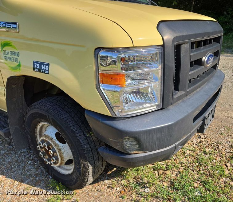 image for item EF1492 2019 Ford E450 Super Duty refrigerated delivery truck