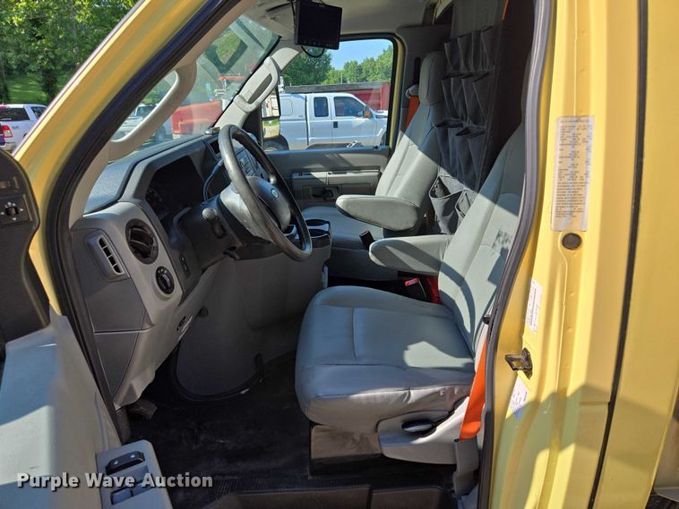 image for item EF1492 2019 Ford E450 Super Duty refrigerated delivery truck