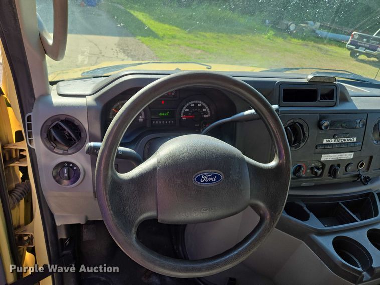 image for item EF1492 2019 Ford E450 Super Duty refrigerated delivery truck