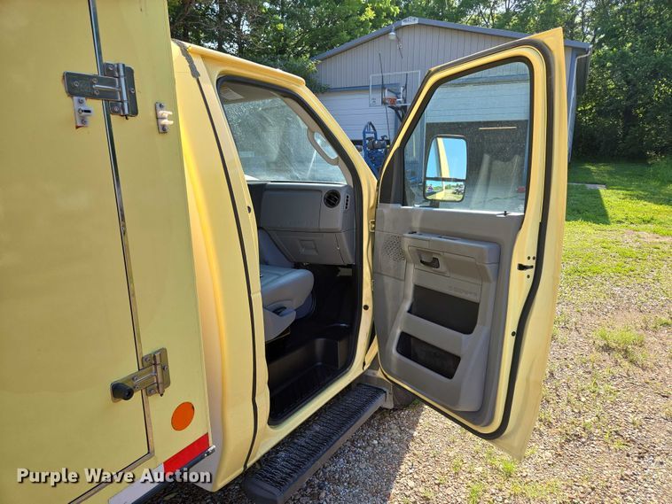 image for item EF1492 2019 Ford E450 Super Duty refrigerated delivery truck