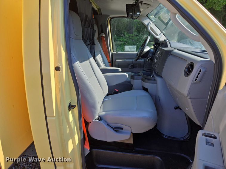 image for item EF1492 2019 Ford E450 Super Duty refrigerated delivery truck