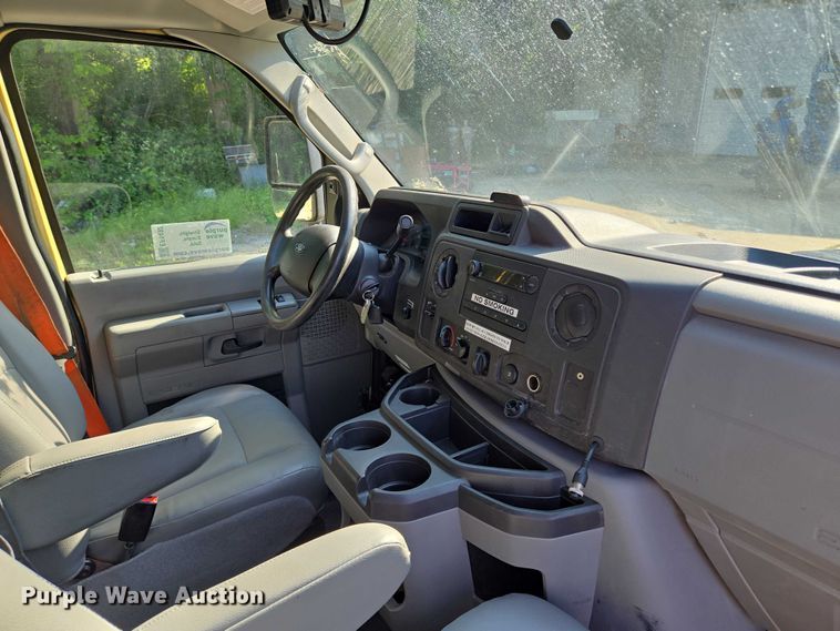 image for item EF1492 2019 Ford E450 Super Duty refrigerated delivery truck