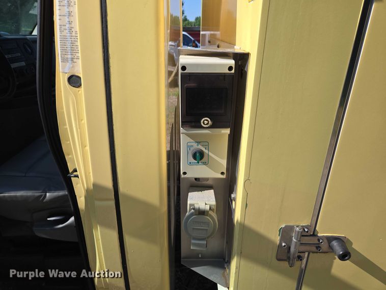 image for item EF1492 2019 Ford E450 Super Duty refrigerated delivery truck