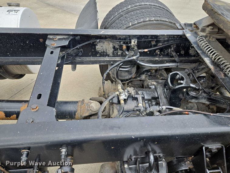 image for item EF1525 2013 Kenworth T800 semi truck