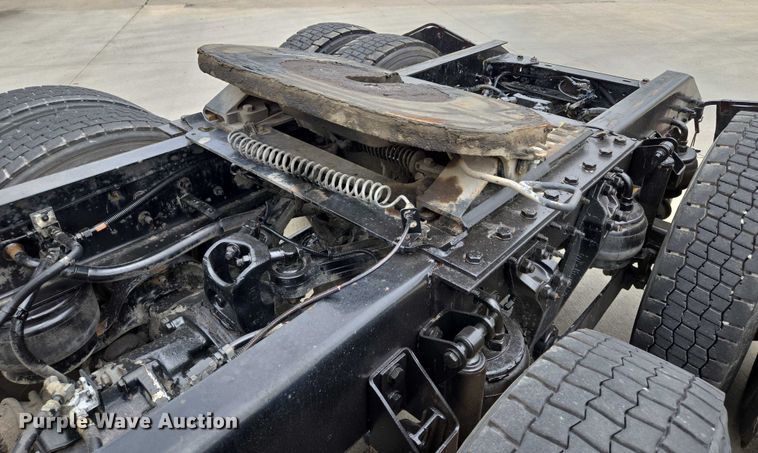 image for item EF1525 2013 Kenworth T800 semi truck