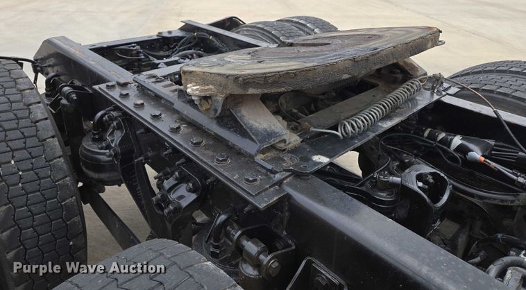 image for item EF1525 2013 Kenworth T800 semi truck