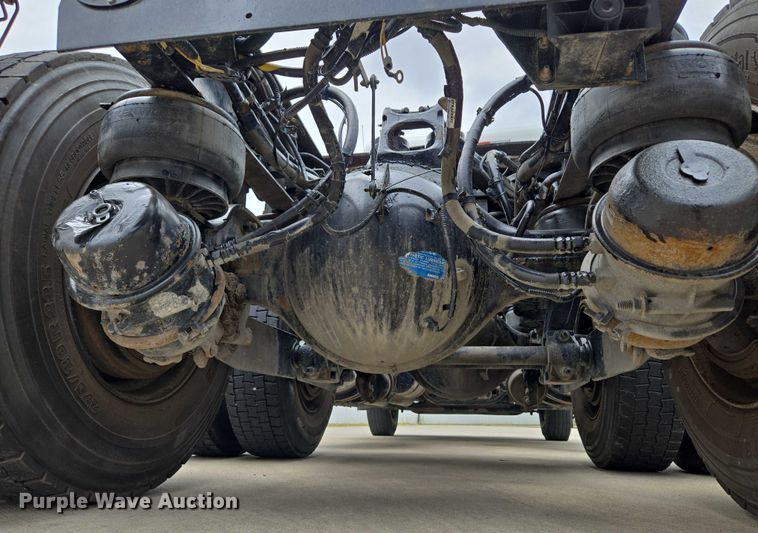 image for item EF1525 2013 Kenworth T800 semi truck