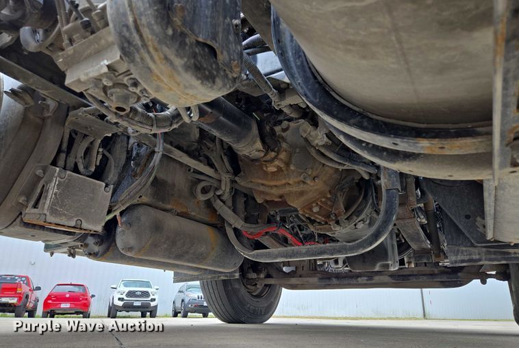 image for item EF1525 2013 Kenworth T800 semi truck