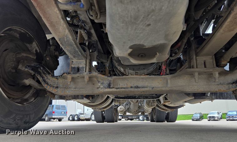 image for item EF1525 2013 Kenworth T800 semi truck