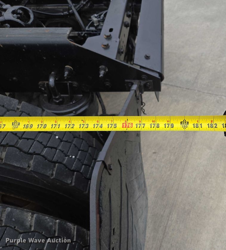 image for item EF1525 2013 Kenworth T800 semi truck