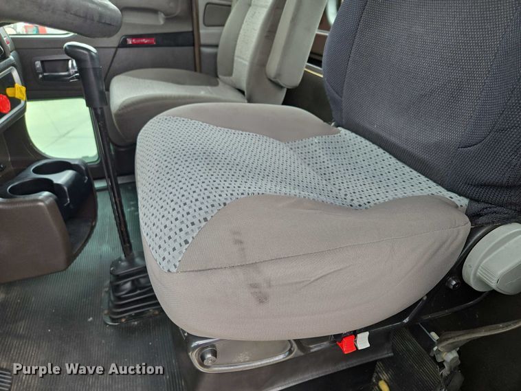 image for item EF1525 2013 Kenworth T800 semi truck