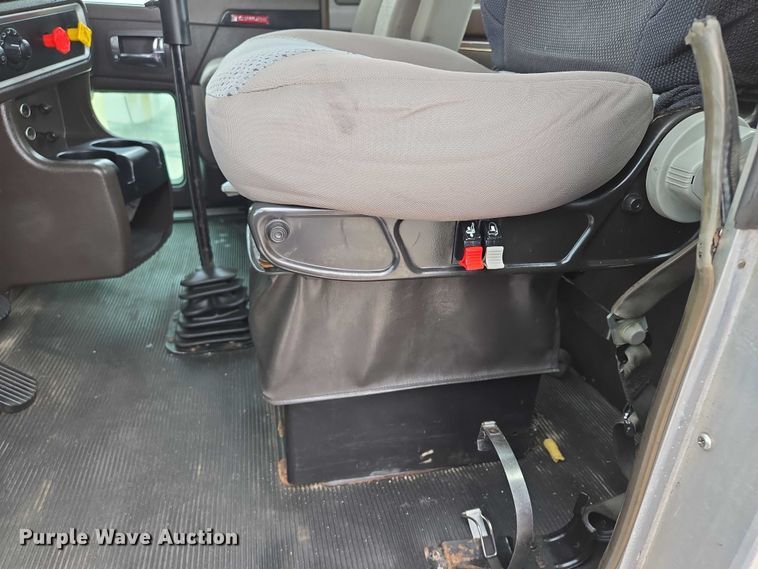 image for item EF1525 2013 Kenworth T800 semi truck