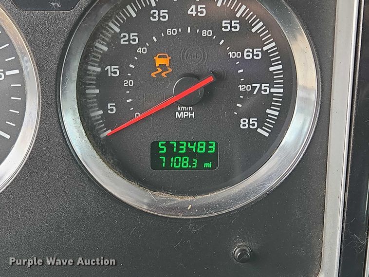 image for item EF1525 2013 Kenworth T800 semi truck