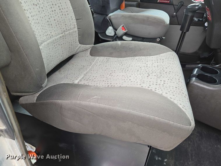 image for item EF1525 2013 Kenworth T800 semi truck