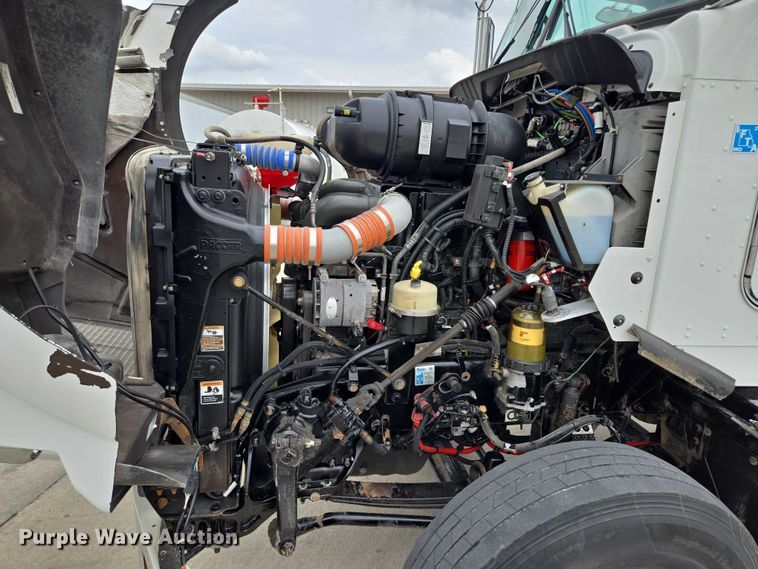 image for item EF1525 2013 Kenworth T800 semi truck