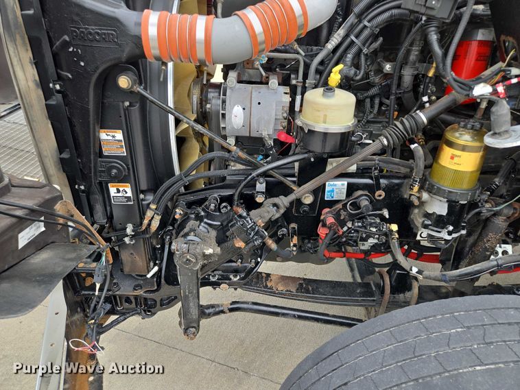 image for item EF1525 2013 Kenworth T800 semi truck