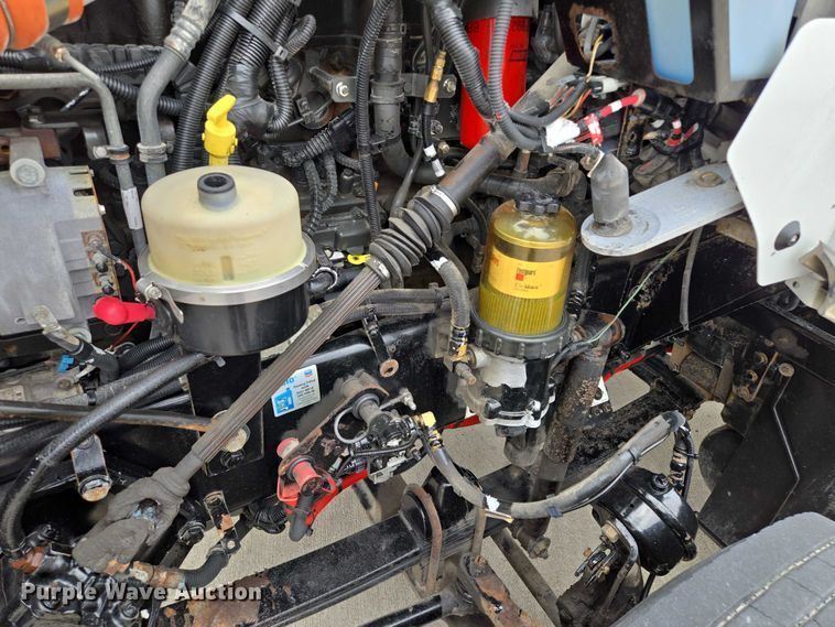 image for item EF1525 2013 Kenworth T800 semi truck