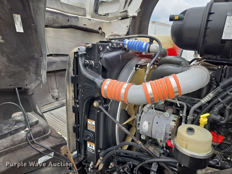 image for item EF1525 2013 Kenworth T800 semi truck