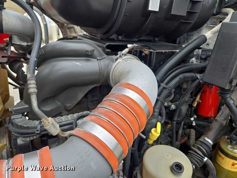 image for item EF1525 2013 Kenworth T800 semi truck