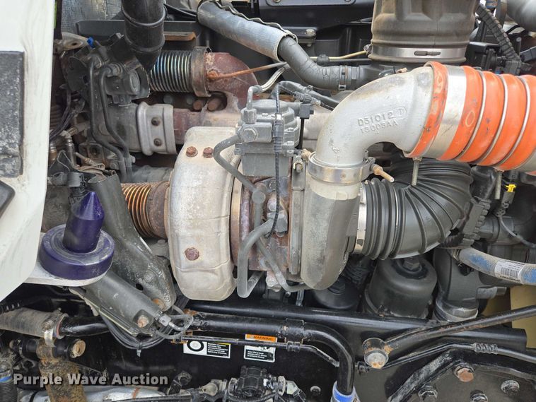 image for item EF1525 2013 Kenworth T800 semi truck