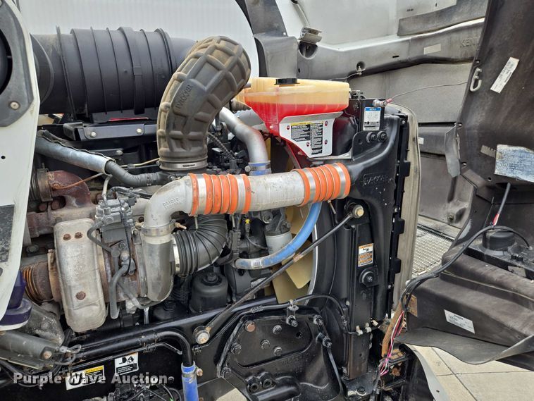 image for item EF1525 2013 Kenworth T800 semi truck