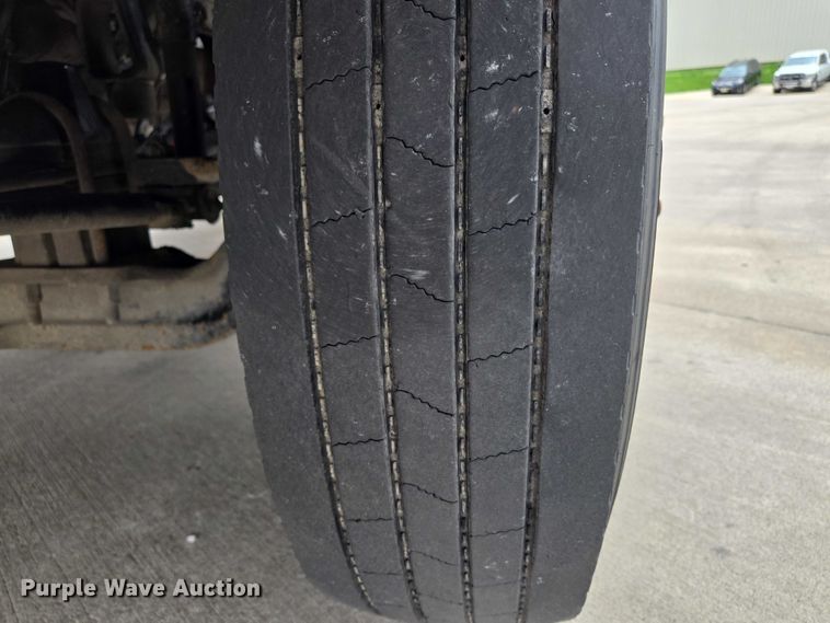 image for item EF1525 2013 Kenworth T800 semi truck